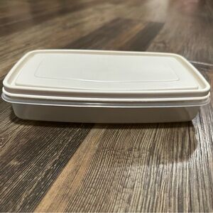 Rubbermaid servin savers #5 rectangular plastic container almond lid 940 ml